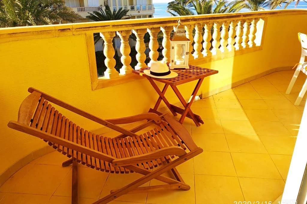 Estupendo Apartamento En Primera Linea De Playa Y Con Vistas Al Mar Dénia Eksteriør billede