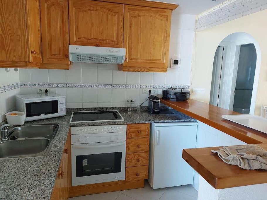 Estupendo Apartamento En Primera Linea De Playa Y Con Vistas Al Mar Dénia Eksteriør billede
