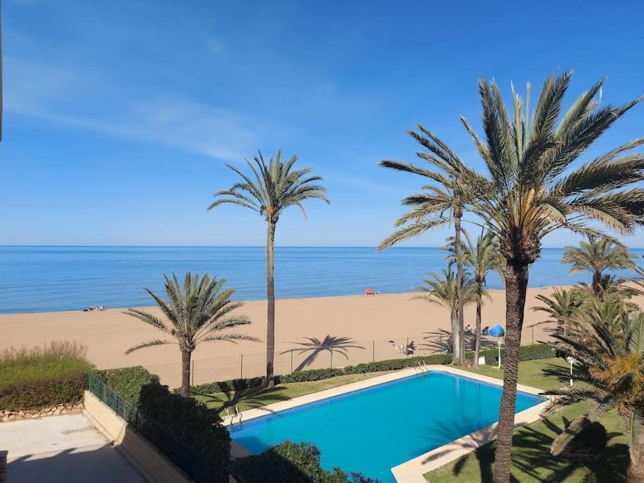 Estupendo Apartamento En Primera Linea De Playa Y Con Vistas Al Mar Dénia Eksteriør billede