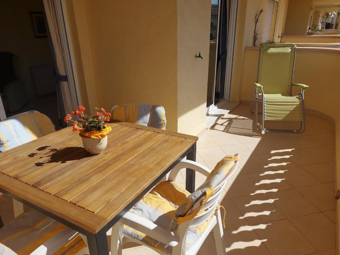 Estupendo Apartamento En Primera Linea De Playa Y Con Vistas Al Mar Dénia Eksteriør billede